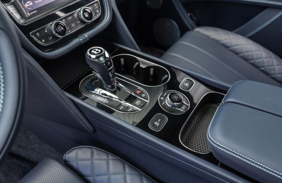 Детали интерьера Bentley Bentayga V8 2018 года  (NA) (фото 19 из 22)